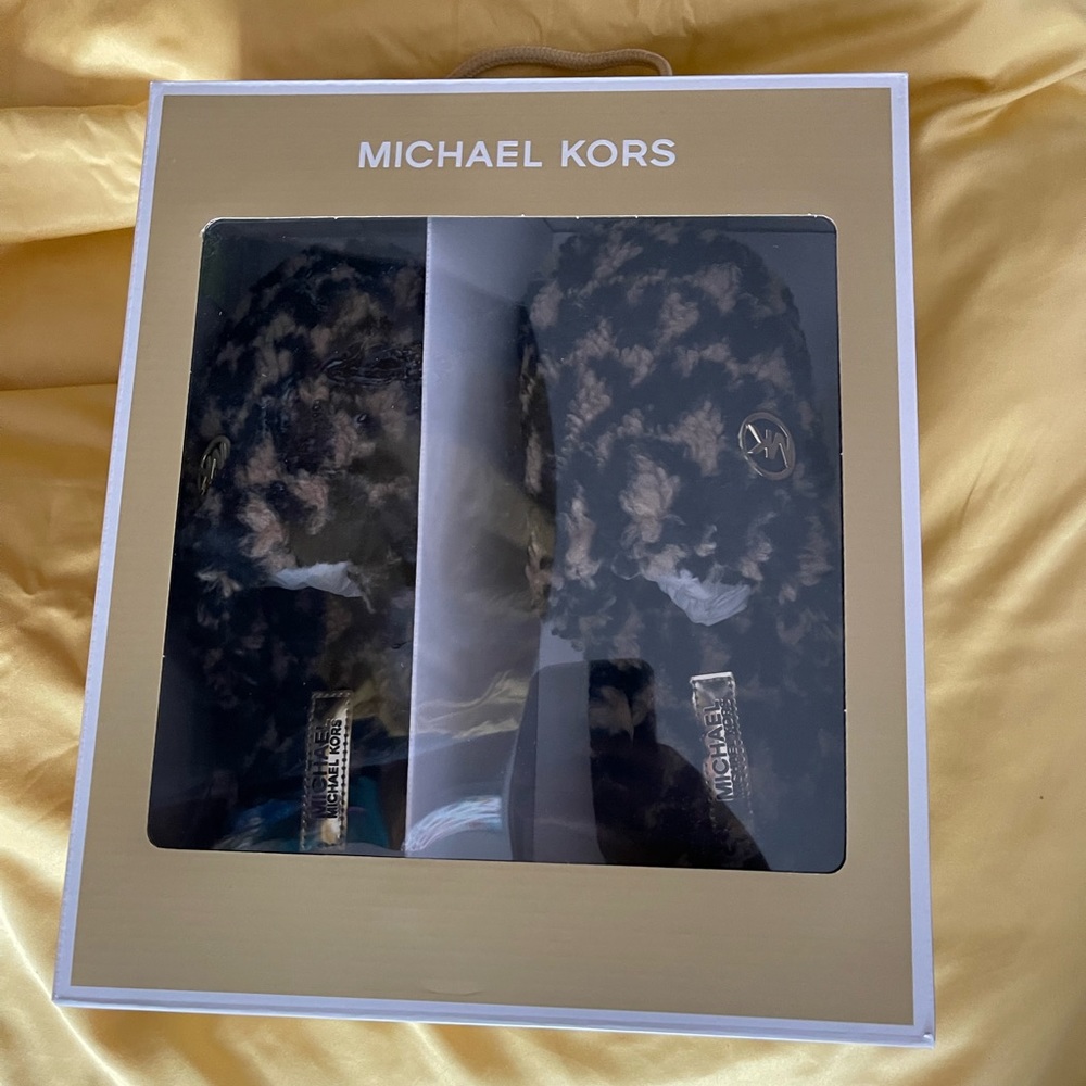Michael Kors Alexis Closed Toes Slippers